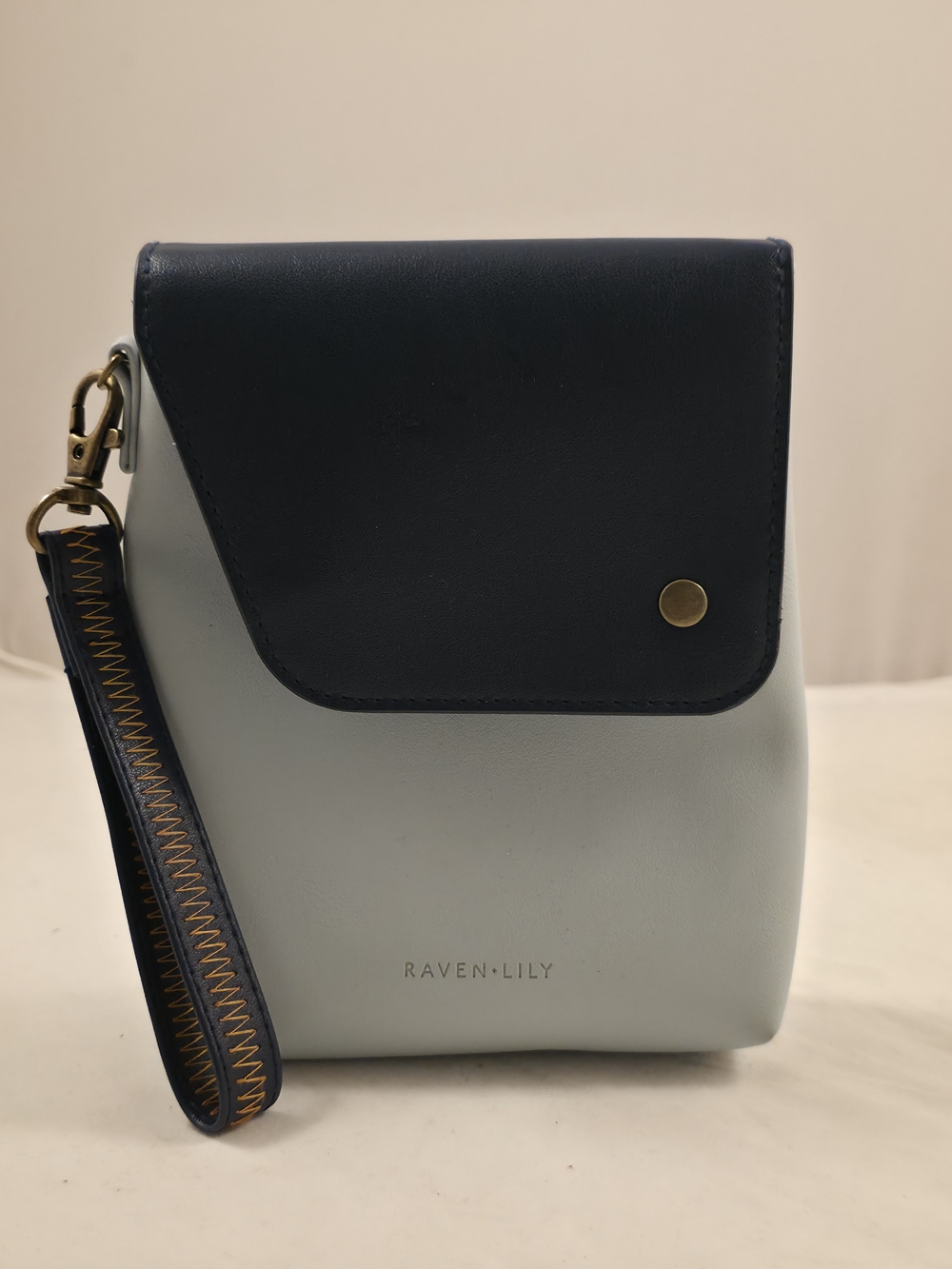 Raven + Lily x American Airlines Flagship Business Class Amenity Pouch, Bag Only